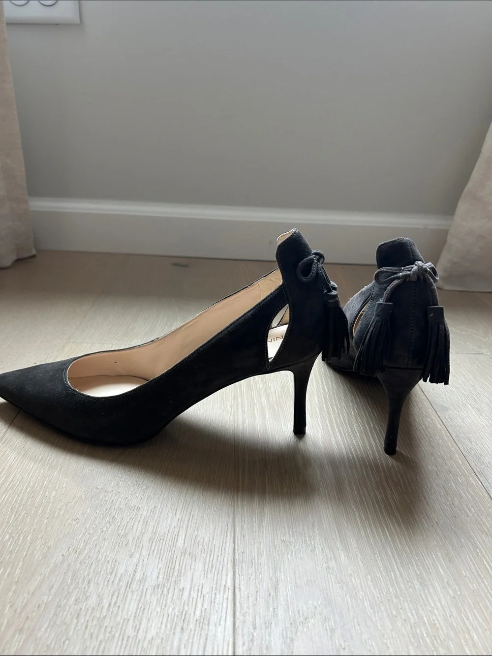 Nine West Black Pointed-Toe Suede Pumps with Heel Bow
